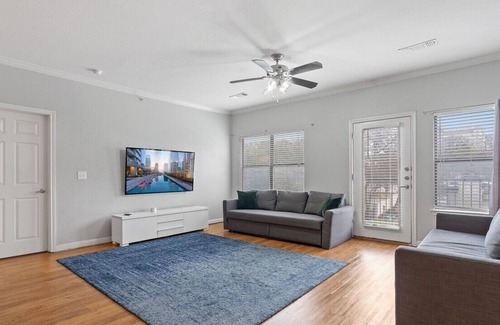 West Campus Condominio | TSC 300 Luckey · ATX 2 Bedroom w/ Pool, GREAT location!