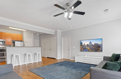 West Campus Condominio | TSC 300 Luckey · ATX 2 Bedroom w/ Pool, GREAT location!