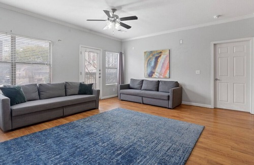 West Campus Condominio | TSC 300 Luckey · ATX 2 Bedroom w/ Pool, GREAT location!