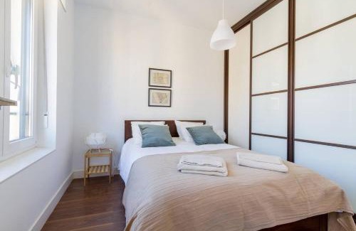 Barrio de La Latina Apartamento | Tu hogar en La Latina en Calle Tabernillas by Batuecas