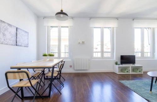 Barrio de La Latina Apartamento | Tu hogar en La Latina en Calle Tabernillas by Batuecas