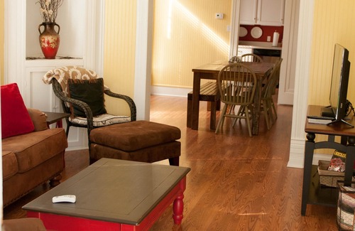 New Braunfels Casa | Tuber's Paradise Walk a Wurstfest