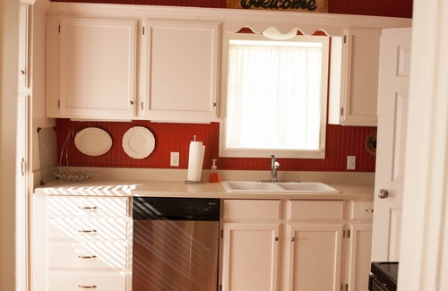 New Braunfels Casa | Tuber's Paradise Walk a Wurstfest