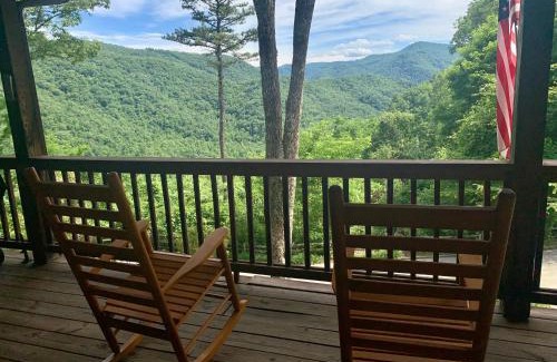 Tuckasegee Casa | Tuck'd Inn!
