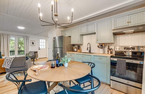 Shenandoah Cabina | Tuck's Starry Night cabin, Hot tub, Outdoor movies