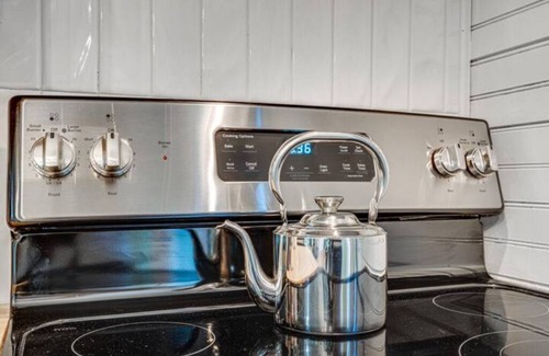 Shenandoah Cabina | Tuck's Starry Night cabin, Hot tub, Outdoor movies