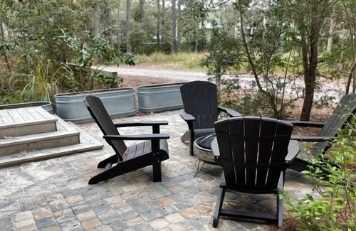 Grayton Beach Cabaña | Tucked Away Treehouse 4 bed/2 bath sleeps 11 Short walk to Beach,3nt min may