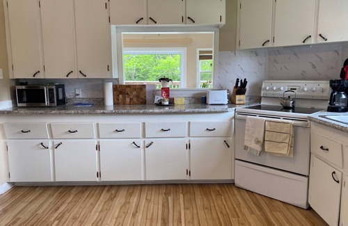 Chester Casa | Tucked Away Treasure- Cozy 2 bed house, large yard and pets welcome!