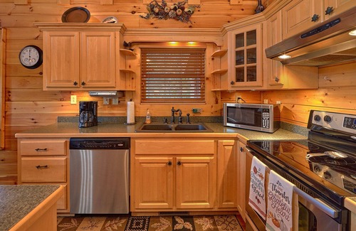 Gatlinburg - Pigeon Forge Cabina | Descuentos de verano !! Mesa de billar, vista Mtn, bañera de hidromasaje, Cedar Falls