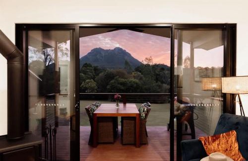 Rathdowney Casa | Tuckeroo Cottages - Rosella Cottage