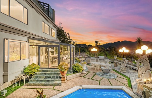 Strawberry Villa | Tudor Revival Castle with Bay Views 5bd / 5 bath