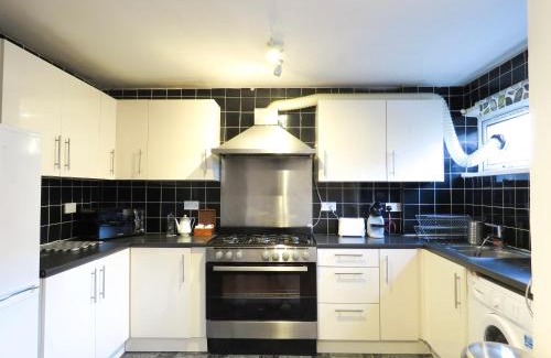 The Westside Casa | Tudors eSuites - 4 Bedroom City Centre House - #44M