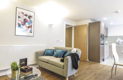 Birmingham City Centre Apartamento | Tudors eSuites Birmingham Apartments with Gated Parking