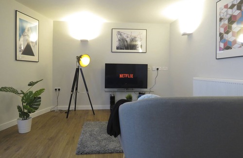 Birmingham City Centre Apartamento | Tudors eSuites Birmingham Apartments with Gated Parking