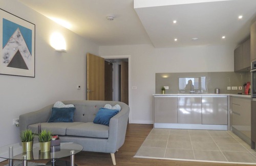 Birmingham City Centre Apartamento | Tudors eSuites Birmingham Apartments with Gated Parking