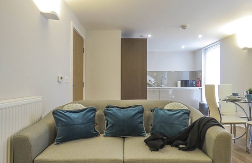 Birmingham City Centre Apartamento | Tudors eSuites Birmingham Apartments with Gated Parking