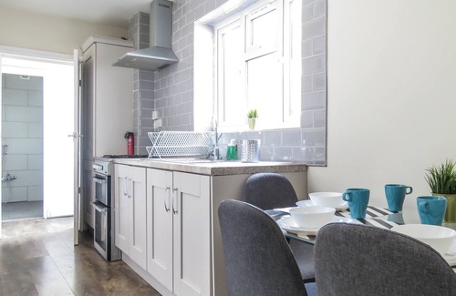 Balti Triangle Apartamento | Tudors eSuites Birmingham Townhouse for Contractors