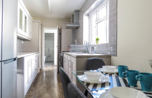 Balti Triangle Apartamento | Tudors eSuites Birmingham Townhouse for Contractors