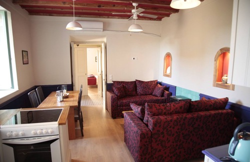 Rhodes Apartamento | Tudors Garden Villa. planta baja Apt, 2 dormitorios, gran terraza, cerca de la playa, casco antiguo