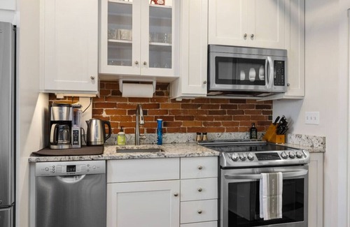 Portsmouth Apartamento | Tugboat Vista 2 Bedroom Downtown Portsmouth