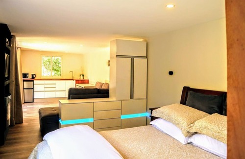 Wainui Cabina | Tui Bush Chalet, bush & golf on the doorstep