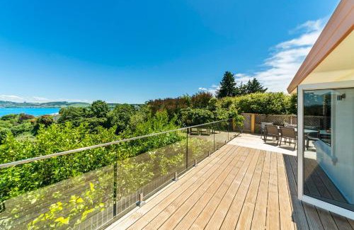 Waipahihi Casa | Tui Lookout - Spa Pool & Lake Views