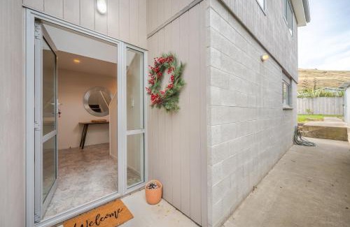 Duvauchelle Casa | Tui's Retreat - Duvauchelle Holiday Home