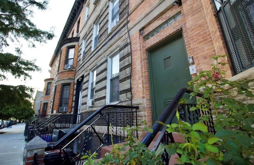 Bedford-Stuyvesant Apartamento | Tuk Ahoy - Emerald Suite (2C)