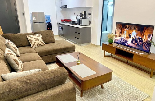 Westlands Cama Y Desayuno | Tulia at Marina Bay: Stylish 1BD with Stunning Westlands Views