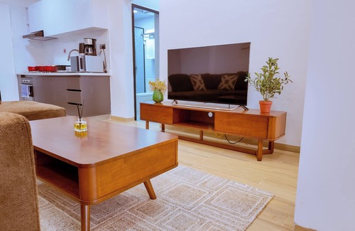 Westlands Cama Y Desayuno | Tulia at Marina Bay: Stylish 1BD with Stunning Westlands Views