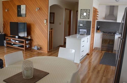 Dromana Casa | Tulip getaway- Dromana, Mornington Peninsula