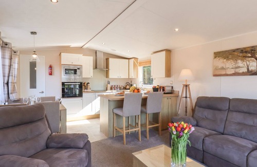 Runswick Bay Cabaña | TULIP LODGE, pet friendly, country holiday cottage in Staithes