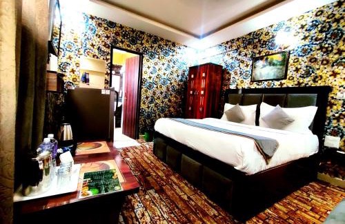 Vrindavan Hotel | Tulsi Garden- Near Prem Mandir Vrindavan