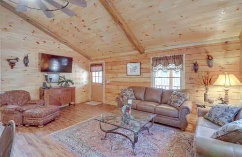 Tumbling Shoals Casa | Tumbling Shoals Cabin with Fire Pit 1 Mi to Lake
