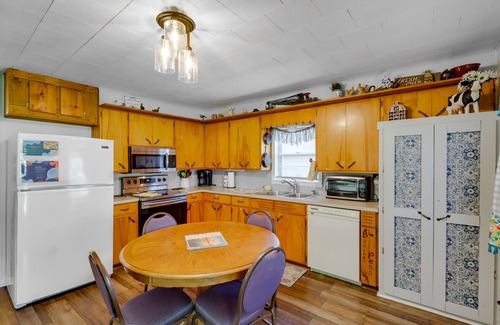 Tumbling Shoals Casa | Tumbling Shoals Home w/ Private Yard + Grill!