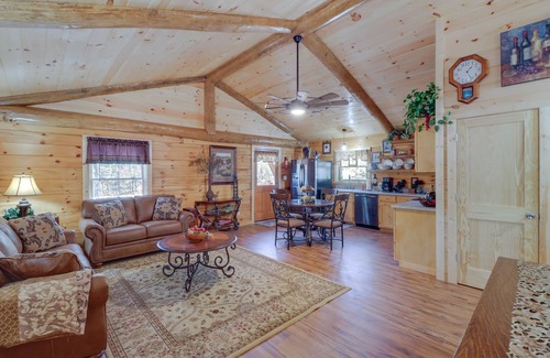 Tumbling Shoals Cabina | Tumbling Shoals Cabin Near Greers Ferry Lake!