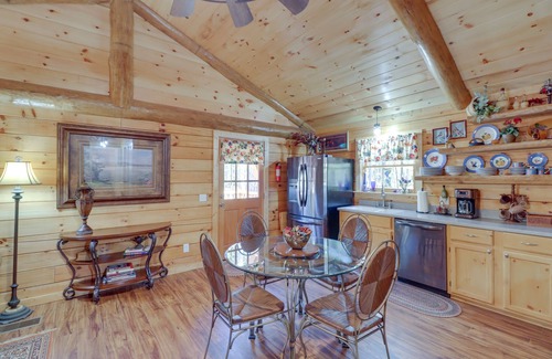 Tumbling Shoals Cabina | Tumbling Shoals Cabin w/ Fire Pit: 1 Mi to Lake