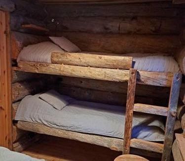 Rukatunturi Chalet De Esquí | Tunnelmallinen kelohonkamökki (paritalon puolikas) Rukalla
