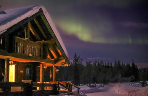Kuusamo Chalet De Esquí | Tuovilan Lomamökki - Hot Tub - Lakeside log cabin