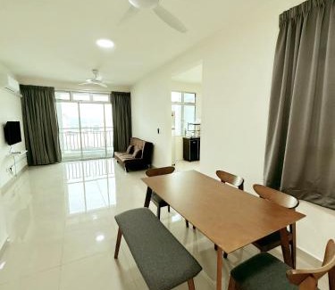 Bayan Lepas Apartamento | Tur16 SPlCE 10pax 4room Private House
