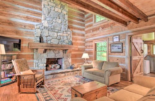 Clyde Casa | Turkey Hollow Cabin with Stunning Open Views!
