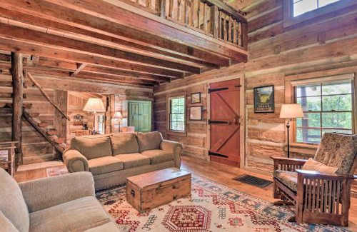 Clyde Casa | Turkey Hollow Cabin with Stunning Open Views!