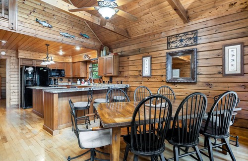Lancaster Cabina | Gorgeous Log Getaway ubicado en Cove Hollow