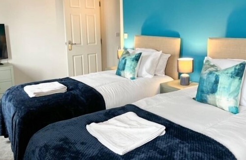 Melksham Casa | Turner's Court -This Amazing, 4 bedroom house in Melksham