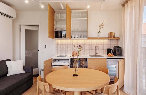 Nove Mesto Apartamento | TurnKey | Henry's Tower Penthouse II