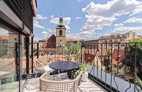 Nove Mesto Apartamento | TurnKey | Henry's Tower Penthouse II