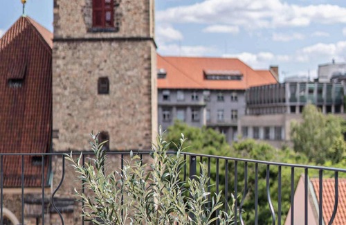 Nove Mesto Apartamento | TurnKey | Henry's Tower Penthouse II
