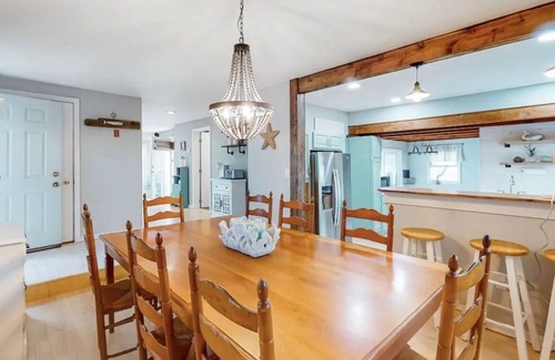 Hampton Casa | Turquoise Cottage - Indoor Pool,Hot Tub,Bring Your Pup,Short Walk to North Beach