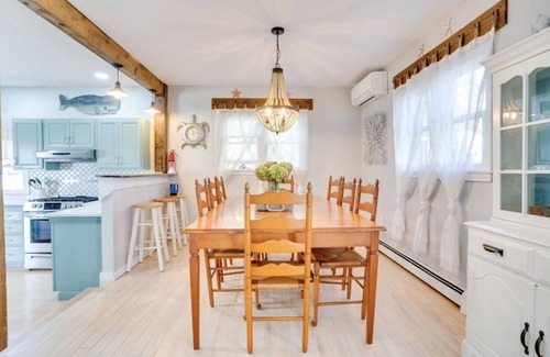 Hampton Casa | Turquoise Cottage - Indoor Pool,Hot Tub,Bring Your Pup,Short Walk to North Beach