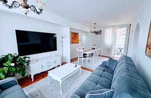 Novi Pazar Apartamento | Turquoise Sunny Apartment